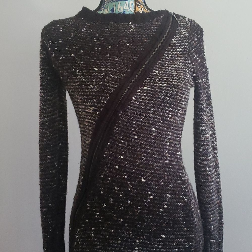 BCBGMaxazria Sweater!🖤🤎🤍   - Picture 2 of 9